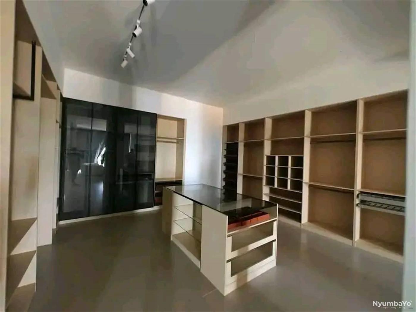 5 bedroom Mansion for sale in Munyonyo Kampala Uganda